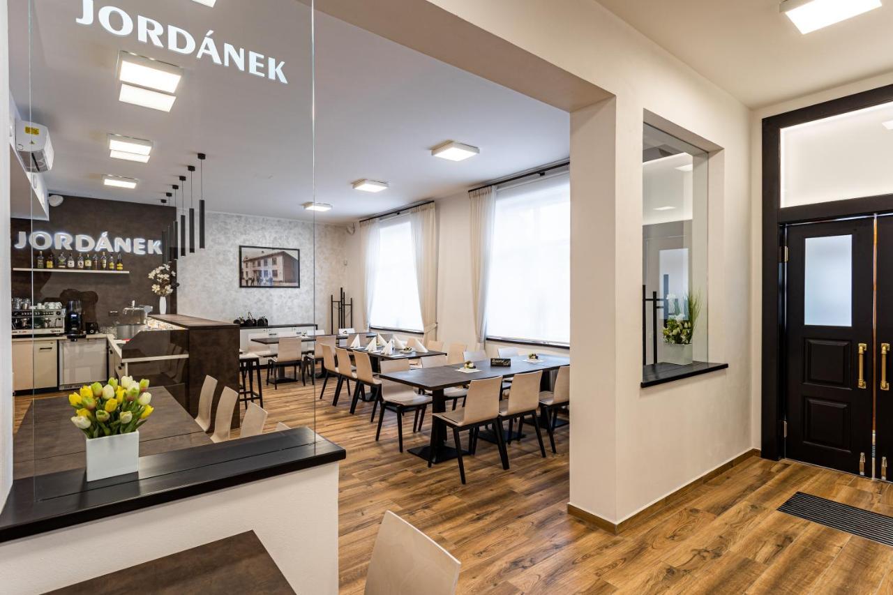 Hotel Jordanek Opocno Екстер'єр фото